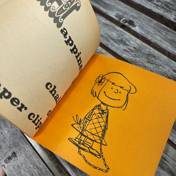 VINTAGE CHARLES SCHULZ MINI BOOK HAPPINESS IS A WARM PUPPY 🐶 FIRST EDITION 1970 - Picture 6 of 14